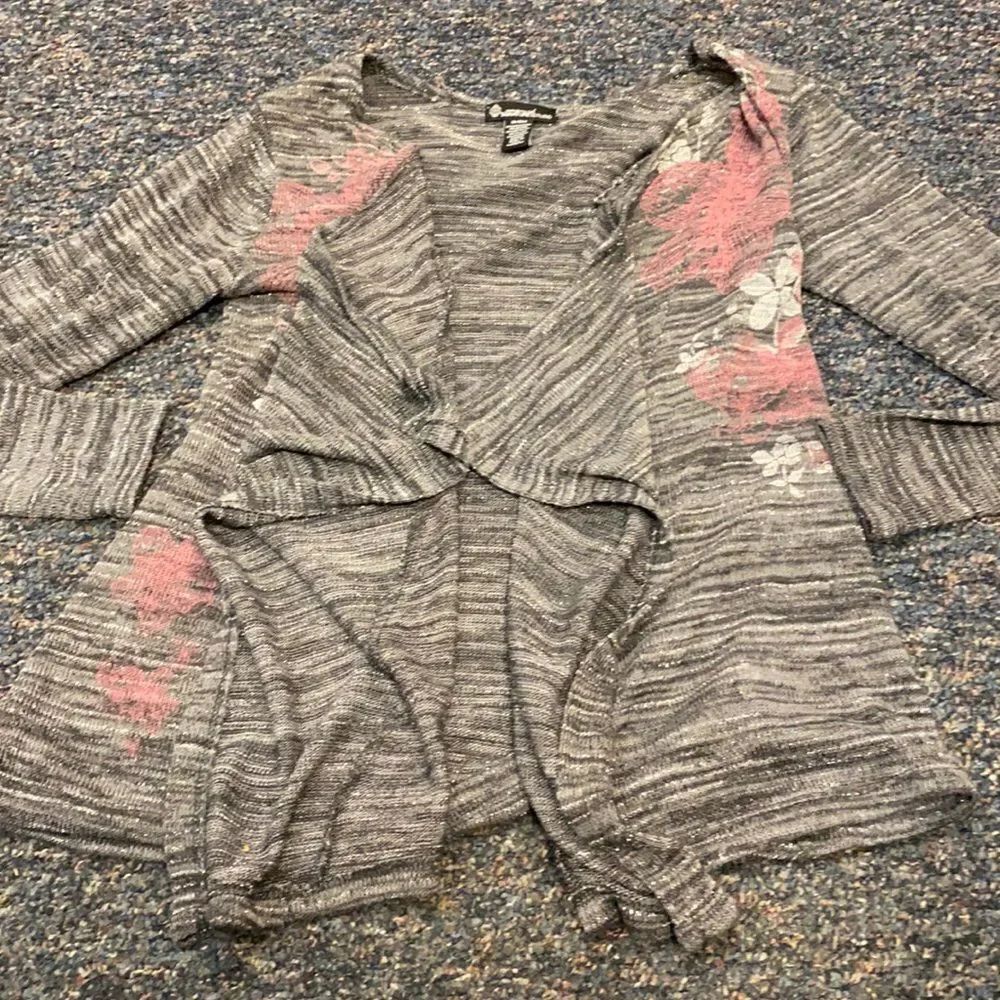 Signature Studio Gray Shimmer open cardigan sz. S